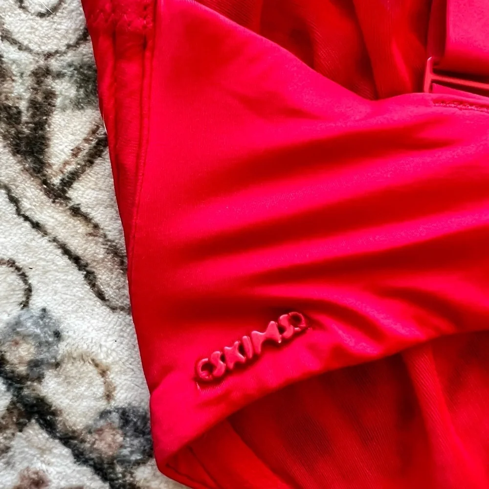 SKIMS Vibrant Red Bra - Picture 5 of 8